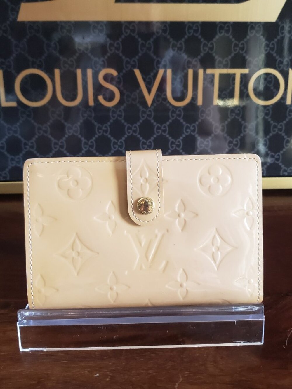 Louis Vuitton Vernis Tan Kisslock Wallet